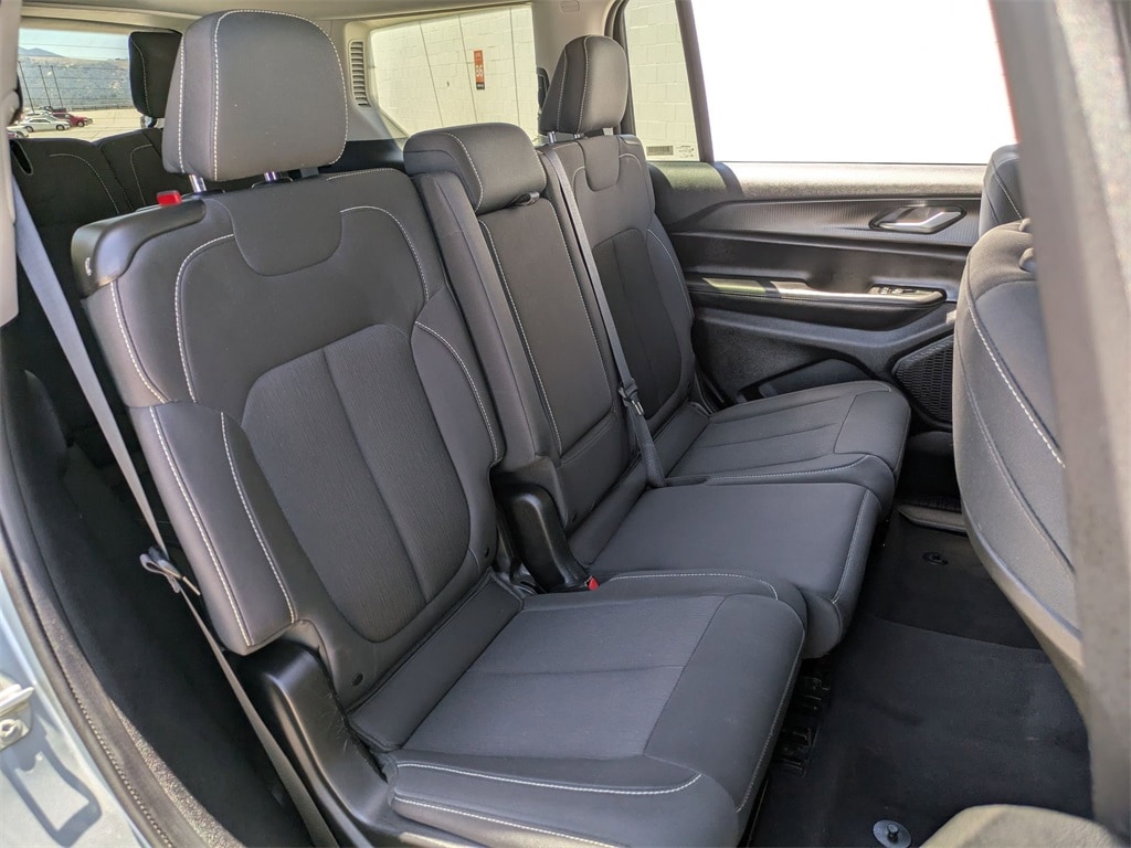 2023 Jeep Grand Cherokee Laredo 27