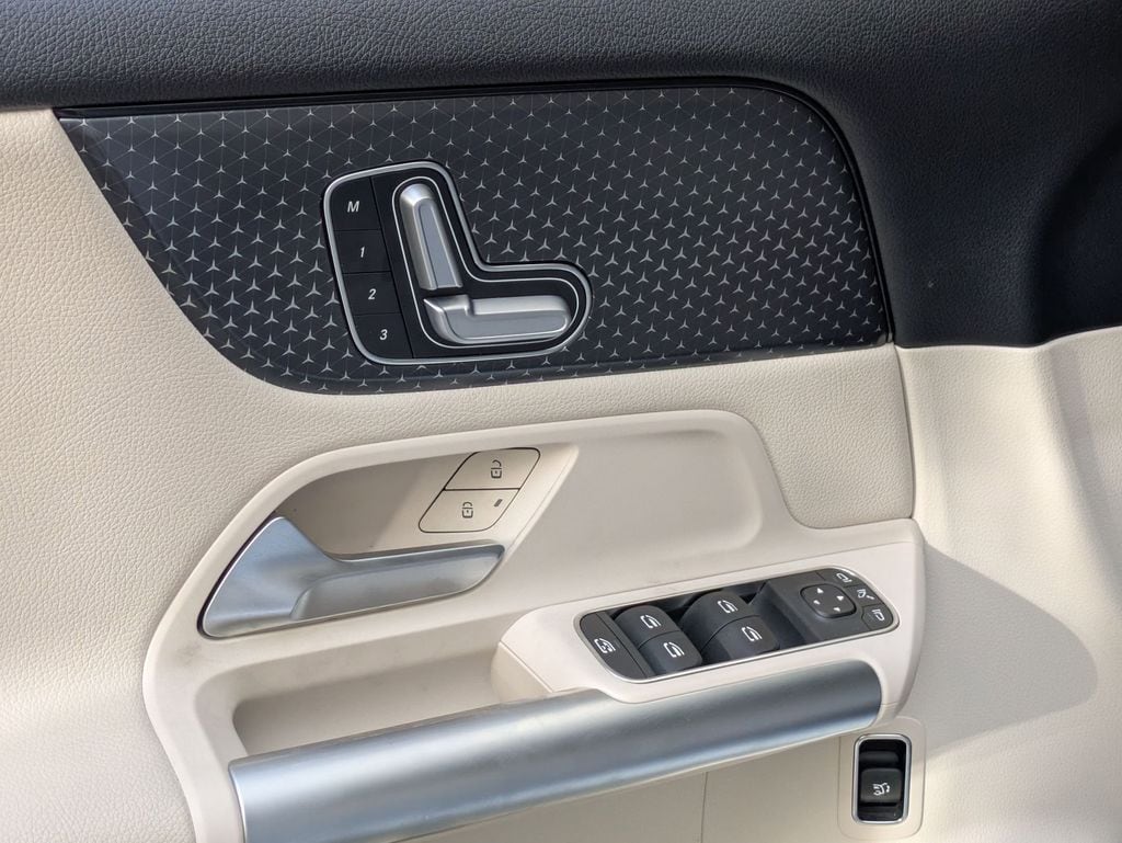 Thumbnail: 2025 Mercedes-Benz GLA - 13