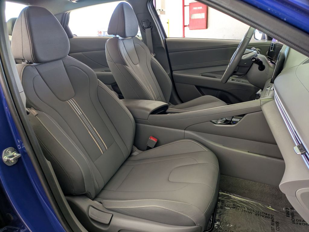 Thumbnail: 2025 Hyundai Elantra - 28