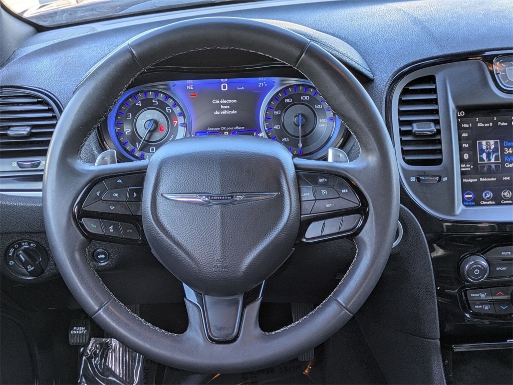 Thumbnail: 2023 Chrysler 300 - 21