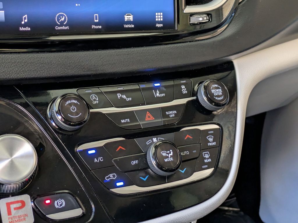 Thumbnail: 2024 Chrysler Pacifica - 17