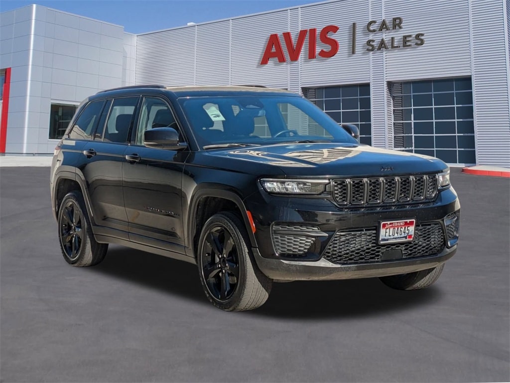 Thumbnail: 2023 Jeep Grand Cherokee - 3