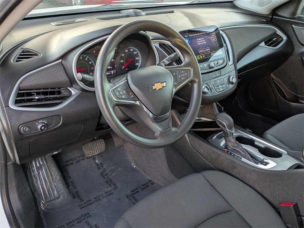 Thumbnail: 2023 Chevrolet Malibu - 14