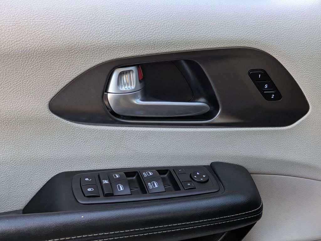 Thumbnail: 2024 Chrysler Pacifica - 13