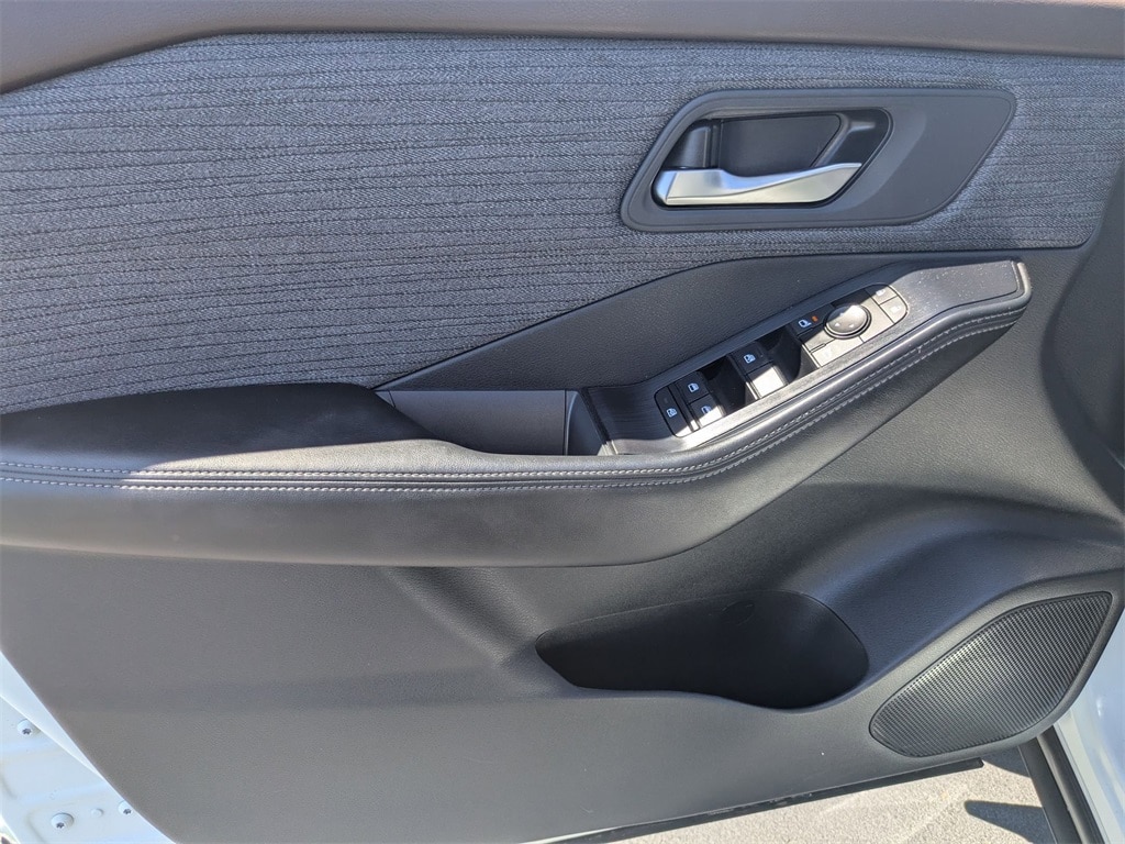 2023 Nissan Rogue SV 14