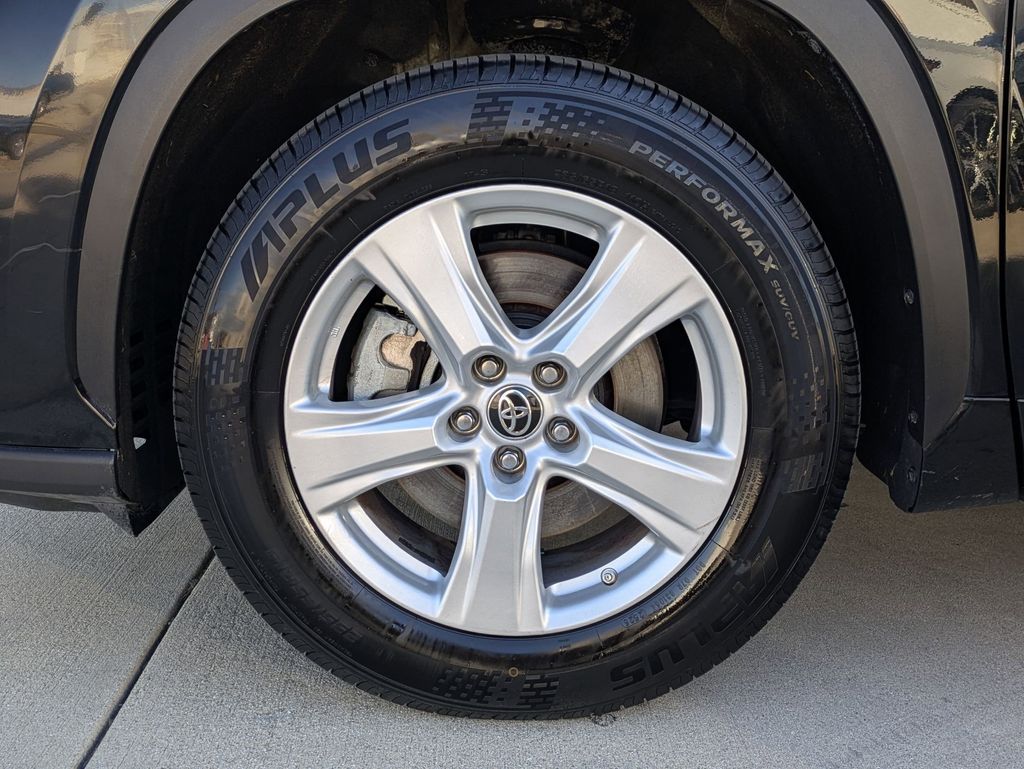 Thumbnail: 2024 Toyota Highlander - 31