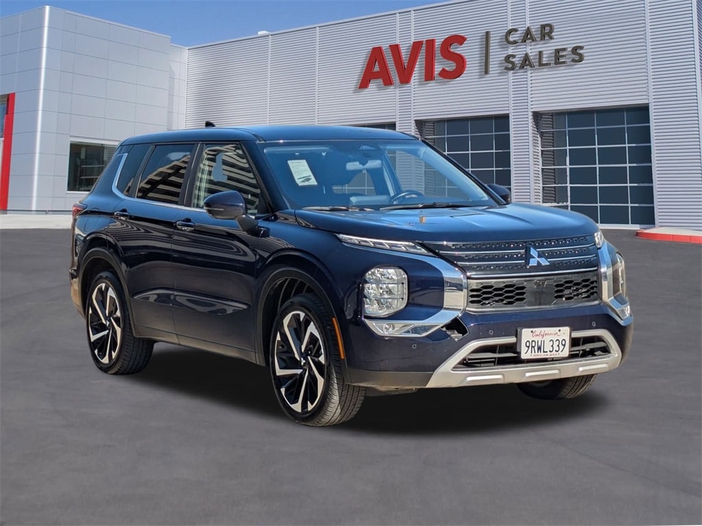 Thumbnail: 2024 Mitsubishi Outlander - 3