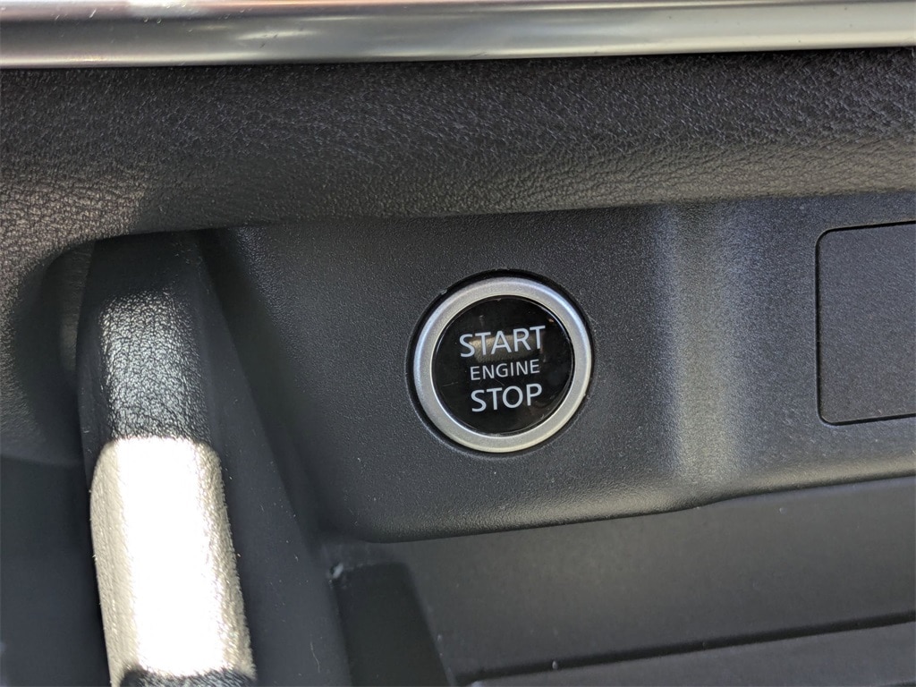 2023 Nissan Rogue SV 24