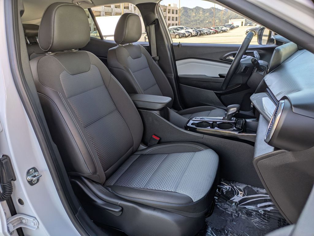 Thumbnail: 2025 Chevrolet Trax - 28