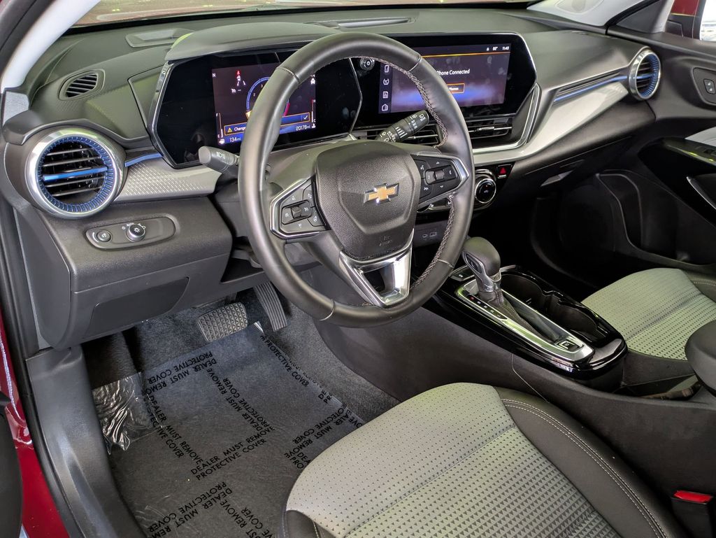 Thumbnail: 2025 Chevrolet Trax - 14