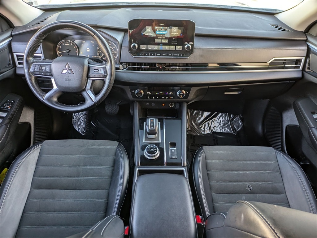 Thumbnail: 2024 Mitsubishi Outlander - 25