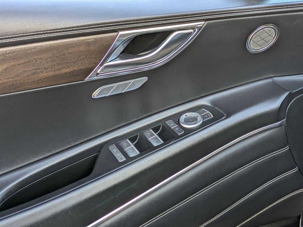 Thumbnail: 2024 Genesis GV80 - 13