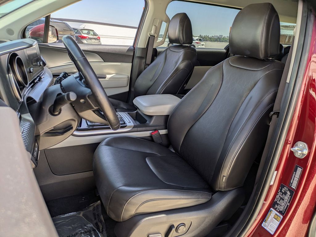 Thumbnail: 2023 Kia Carnival - 23