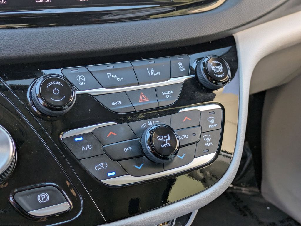 Thumbnail: 2024 Chrysler Pacifica - 17