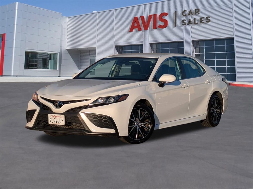 2024 Toyota Camry SE's photo