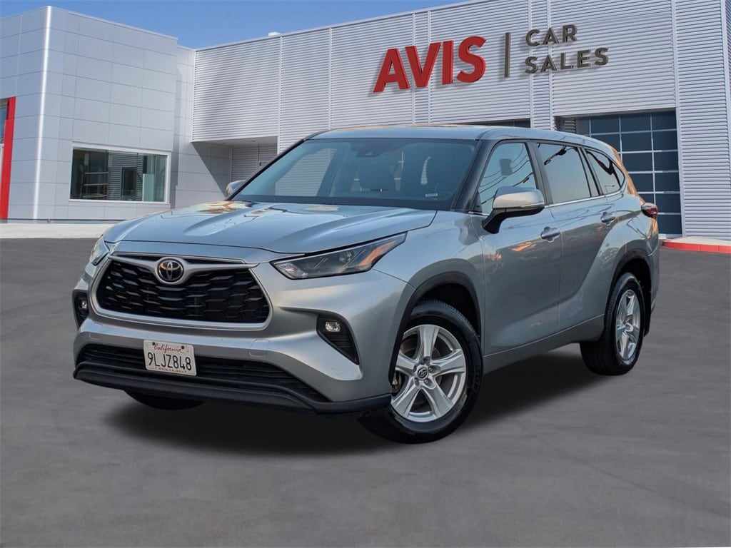 2024 Toyota Highlander LE's photo