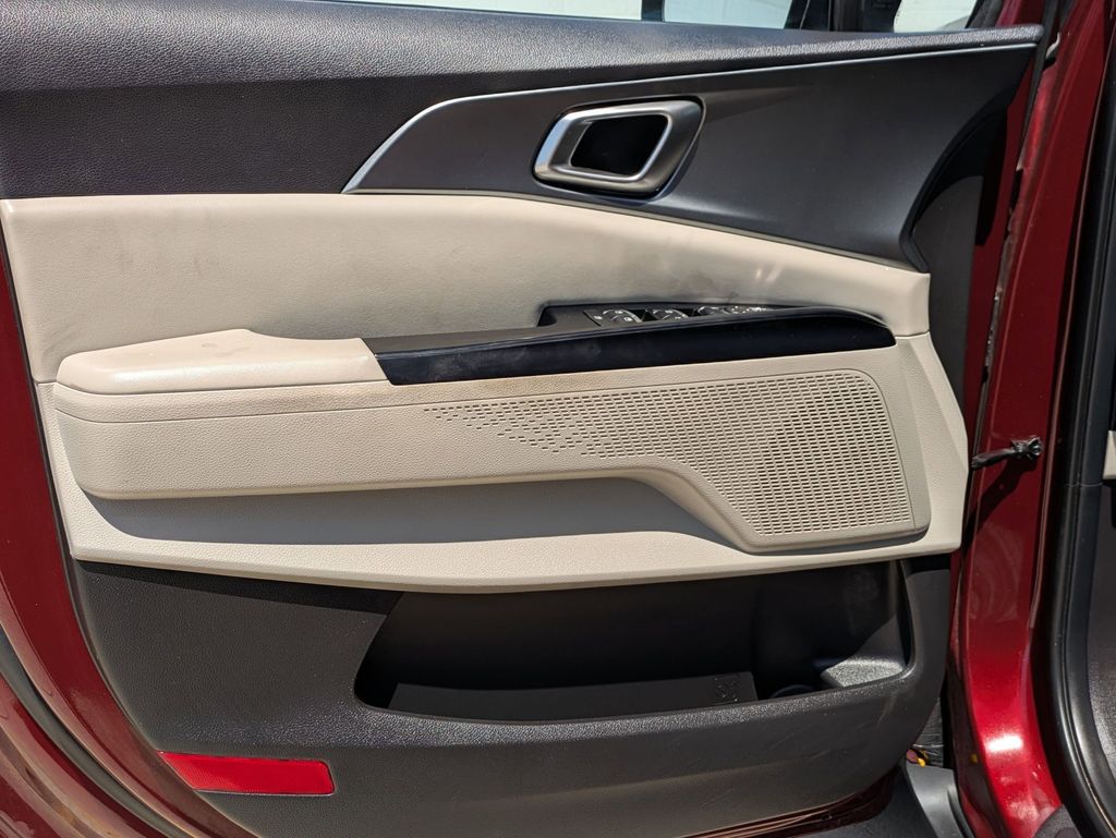 Thumbnail: 2023 Kia Carnival - 11