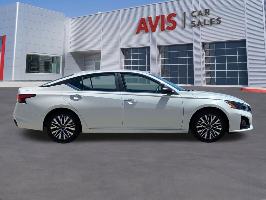 Thumbnail: 2025 Nissan Altima - 5