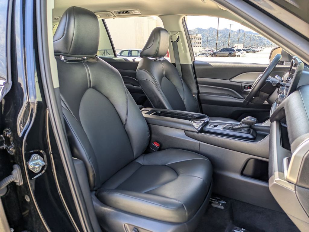 Thumbnail: 2025 Toyota Grand Highlander - 29