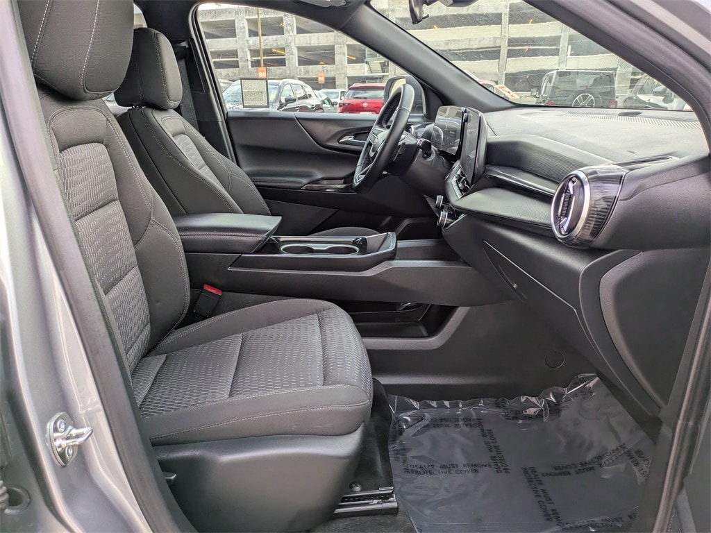 Thumbnail: 2025 Chevrolet Equinox - 32