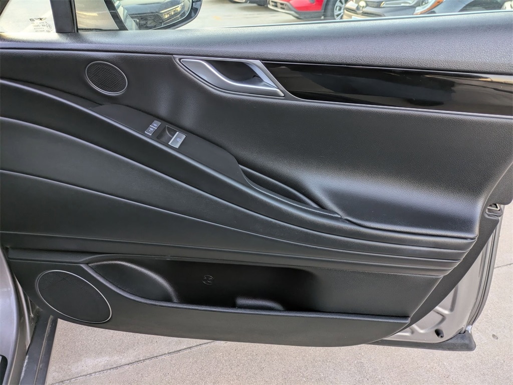 Thumbnail: 2023 Genesis G80 - 34