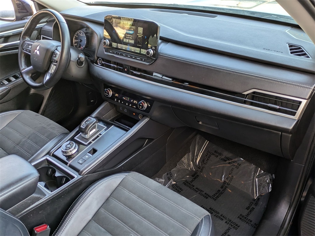 Thumbnail: 2024 Mitsubishi Outlander - 29