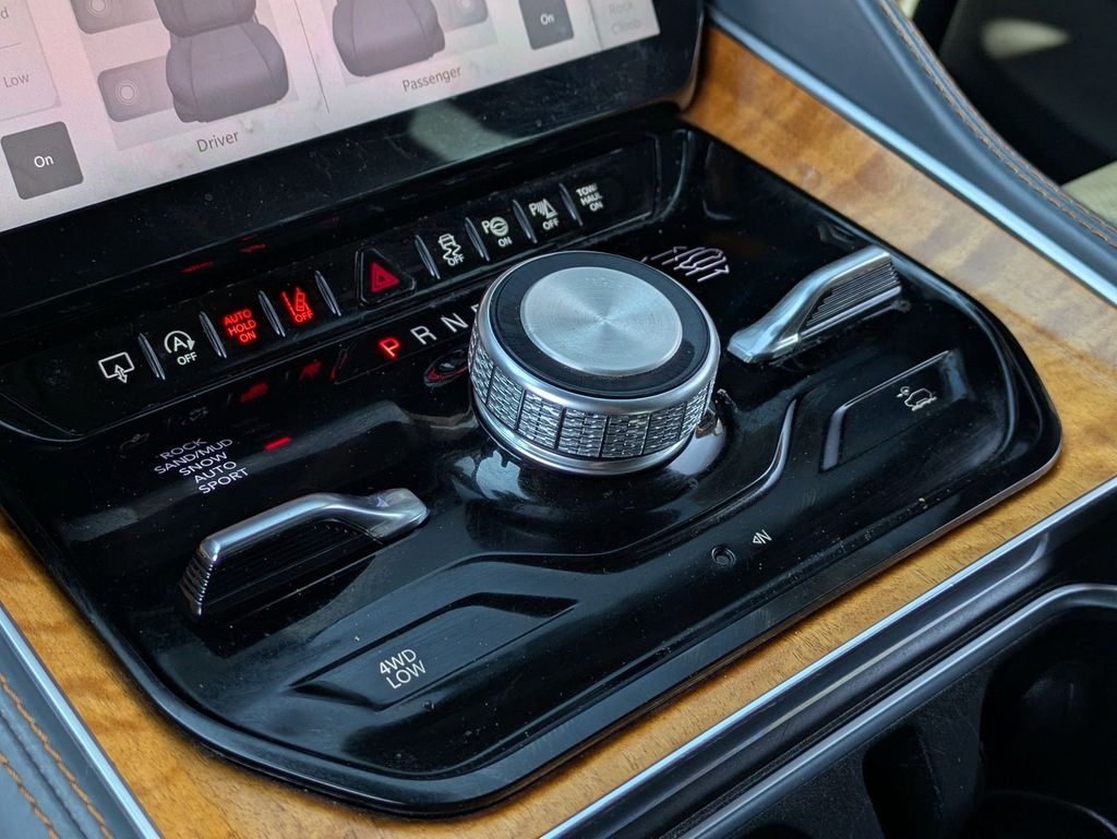 Thumbnail: 2023 Jeep Grand Wagoneer - 18