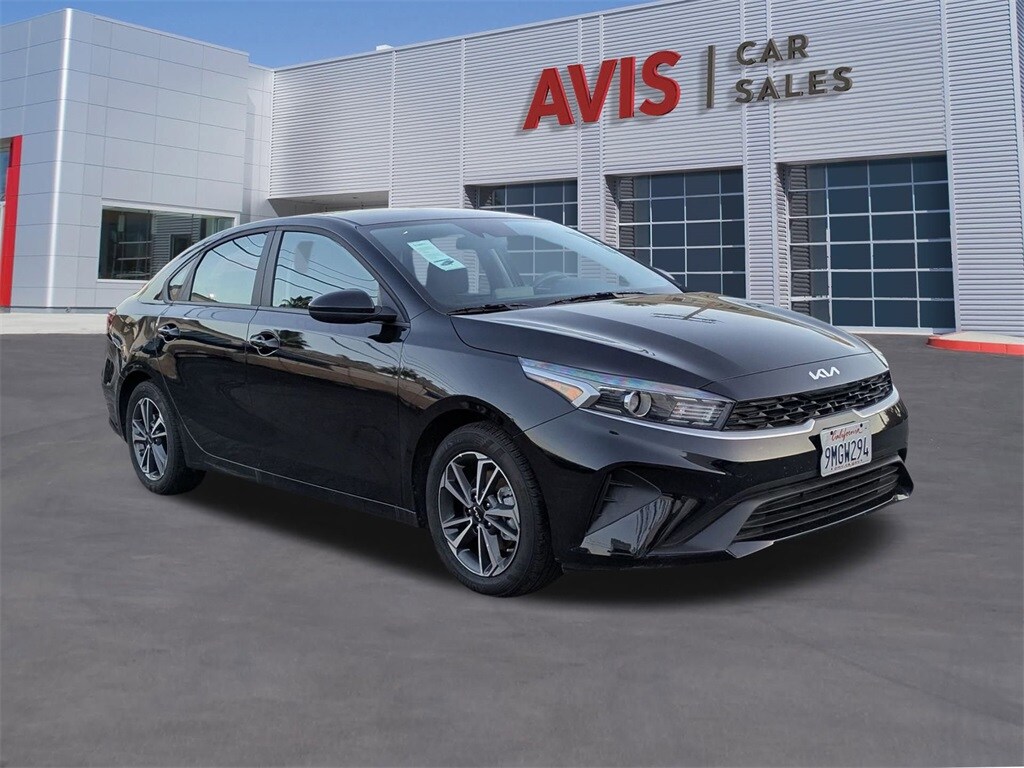 2024 Kia Forte LXS photo 3