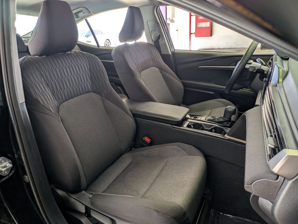 Thumbnail: 2025 Toyota Camry - 28