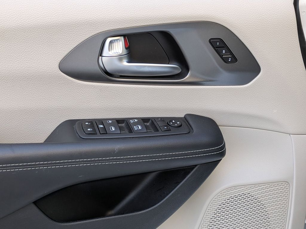 Thumbnail: 2024 Chrysler Pacifica - 13