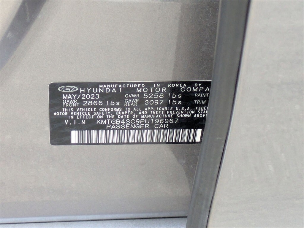 Thumbnail: 2023 Genesis G80 - 37