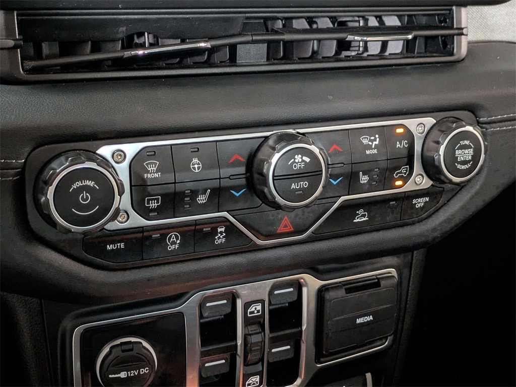 Thumbnail: 2024 Jeep Wrangler - 17