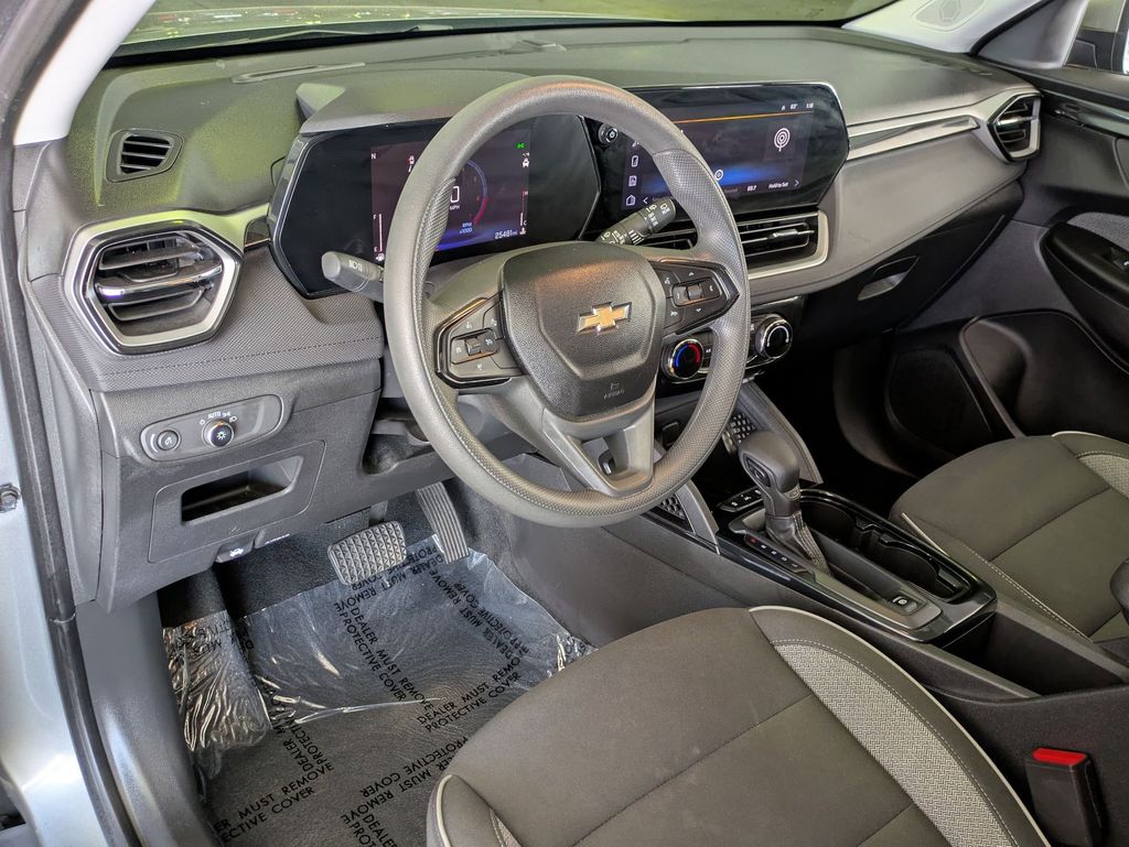 Thumbnail: 2025 Chevrolet TrailBlazer - 14