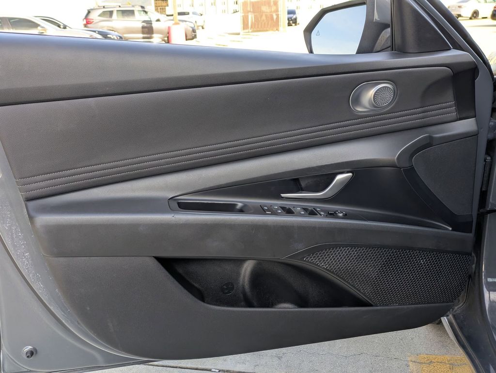 Thumbnail: 2025 Hyundai Elantra - 11