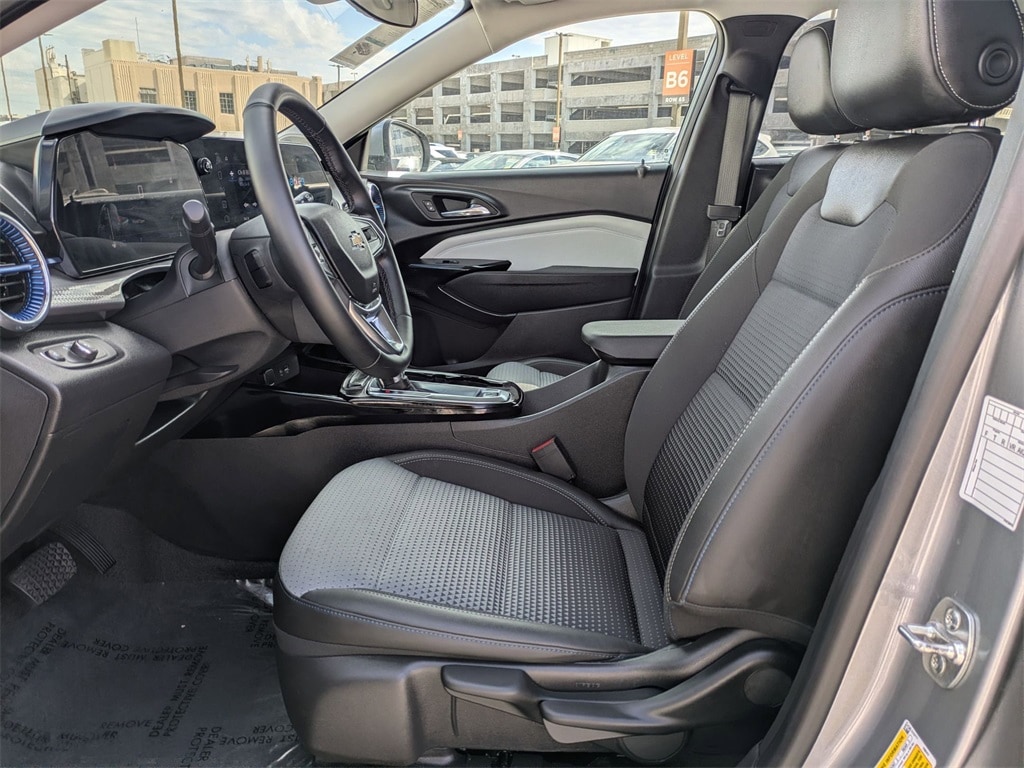 Thumbnail: 2025 Chevrolet Trax - 24