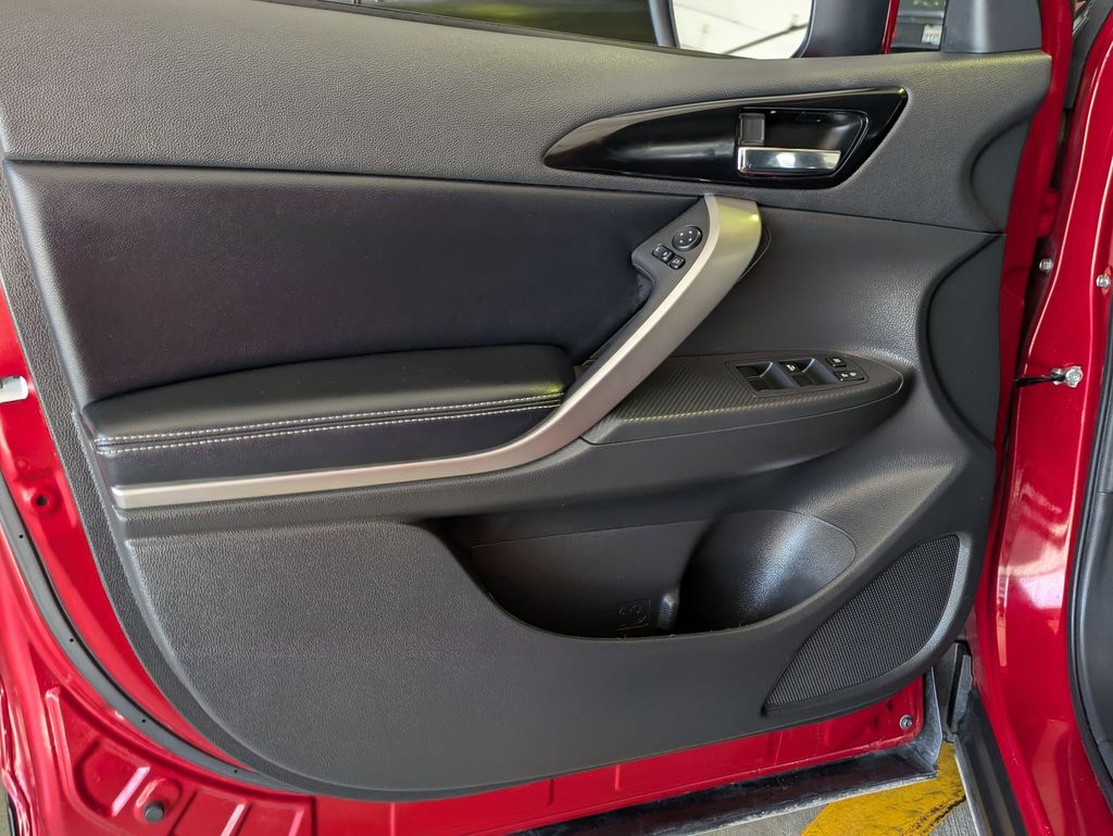 Thumbnail: 2025 Mitsubishi Eclipse Cross - 9