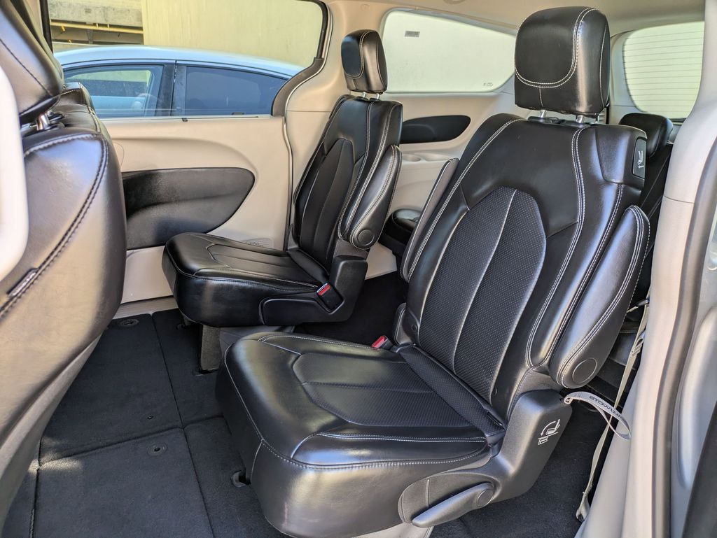 Thumbnail: 2024 Chrysler Pacifica - 24