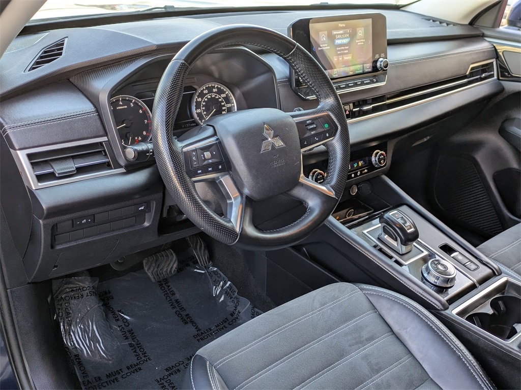 Thumbnail: 2024 Mitsubishi Outlander - 14