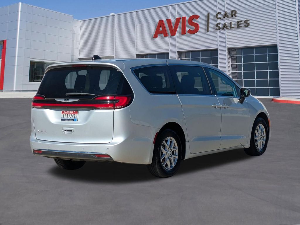 Thumbnail: 2024 Chrysler Pacifica - 6