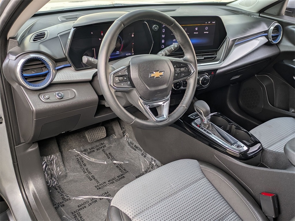 Thumbnail: 2025 Chevrolet Trax - 14