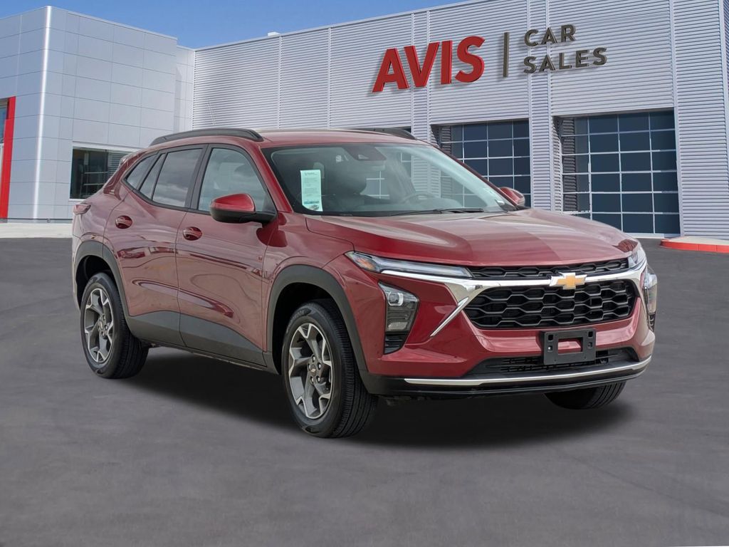 Thumbnail: 2025 Chevrolet Trax - 3