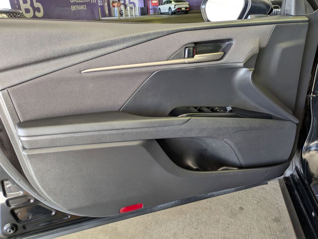 Thumbnail: 2025 Toyota Camry - 11