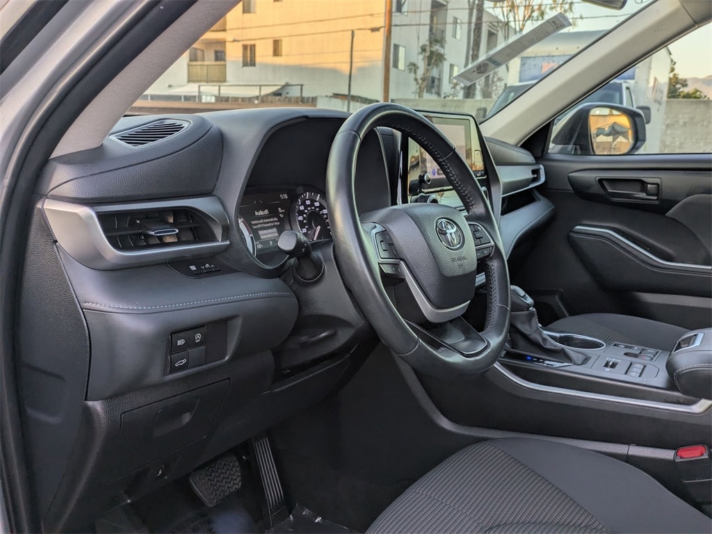 Thumbnail: 2024 Toyota Highlander - 15