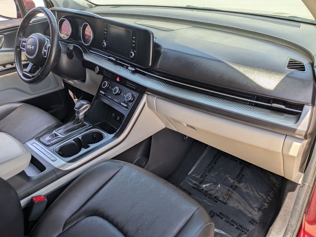 Thumbnail: 2023 Kia Carnival - 29