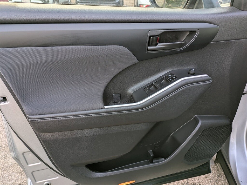 Thumbnail: 2024 Toyota Highlander - 11