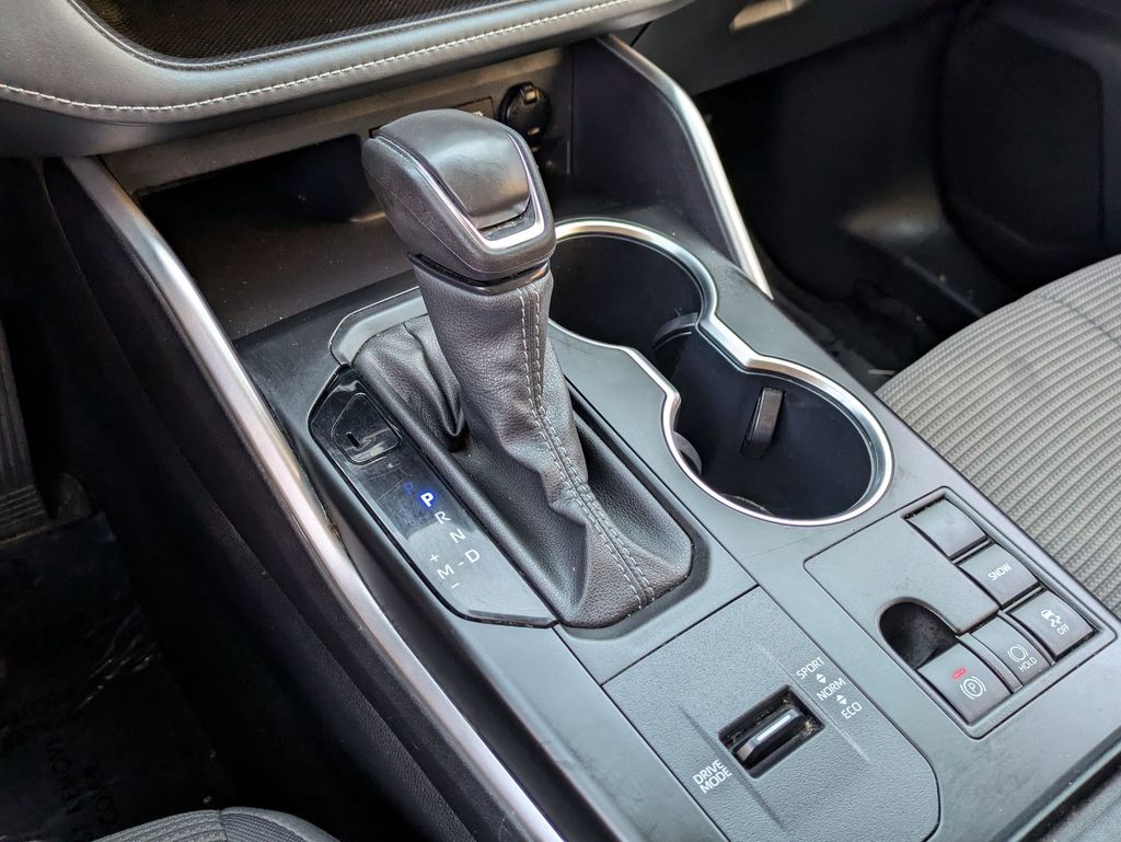 Thumbnail: 2024 Toyota Highlander - 18