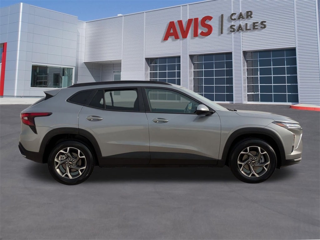 Thumbnail: 2025 Chevrolet Trax - 5