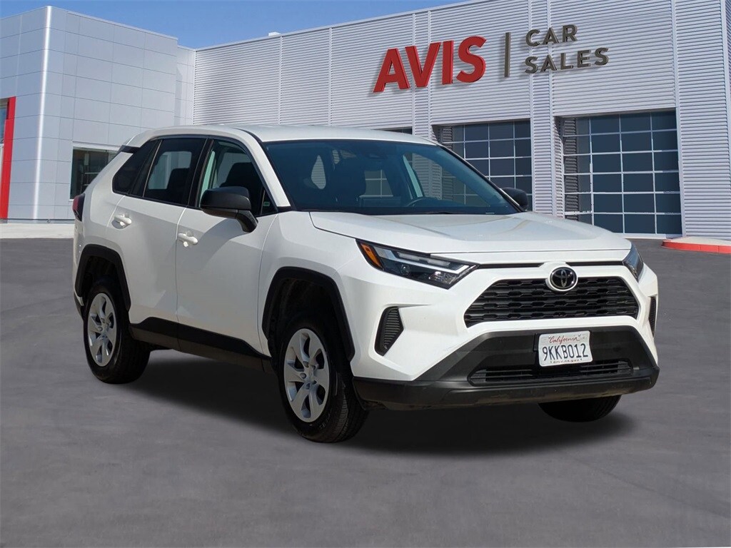 2024 Toyota RAV4 LE photo 2