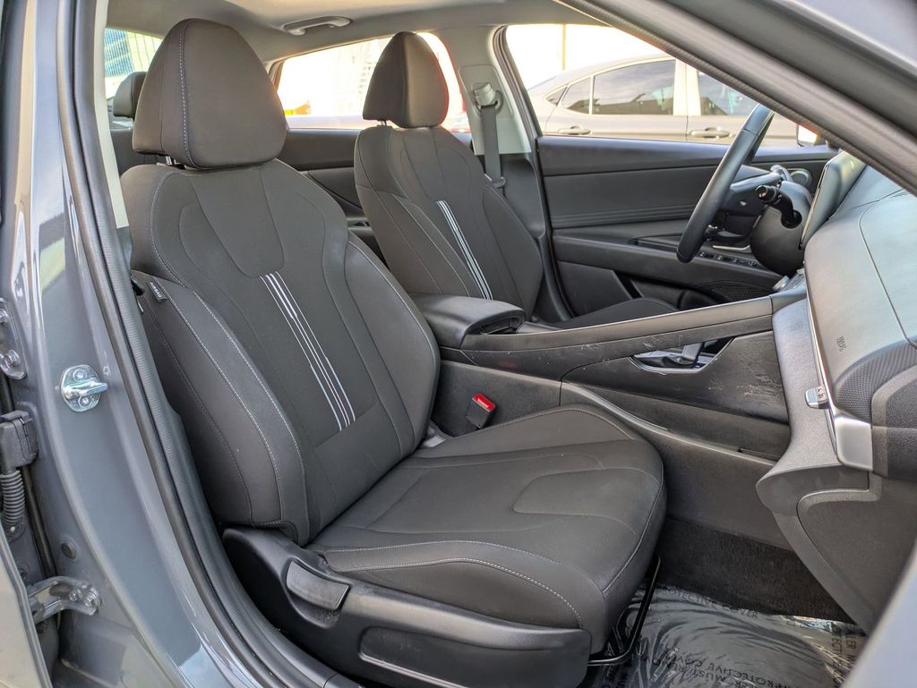 Thumbnail: 2025 Hyundai Elantra - 28