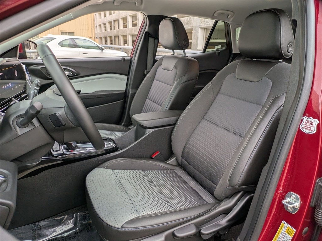 Thumbnail: 2025 Chevrolet Trax - 23